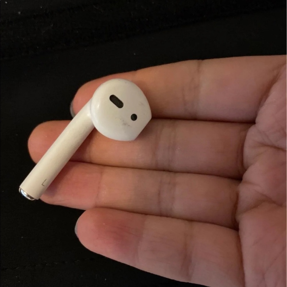 apple airpods with case - Picture 4 of 5